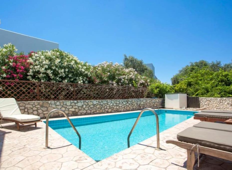 Villa Lea Vlicha  Buitenkant foto