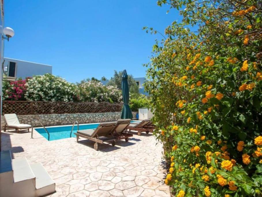 Villa Lea Vlicha  Buitenkant foto
